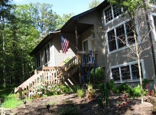 404 Roslyn Ct, Stroudsburg, PA 18360