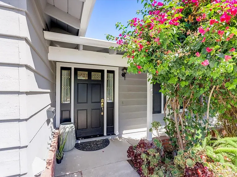 1589 Saint Regis Dr — Photo 3