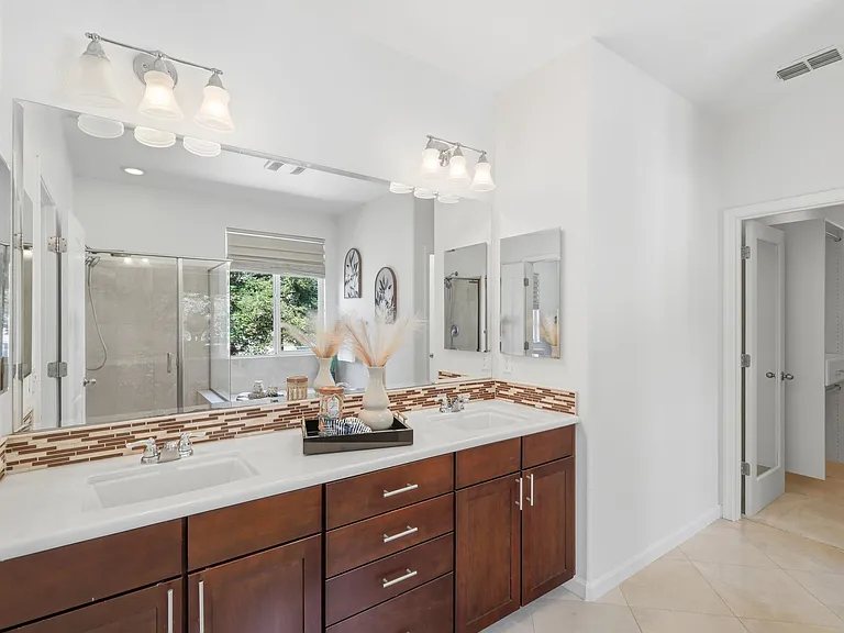 1439 Shore Dr — Photo 12