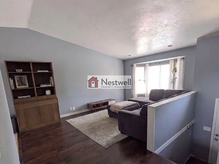 1637 W Crystal Ridge Dr — Photo 3