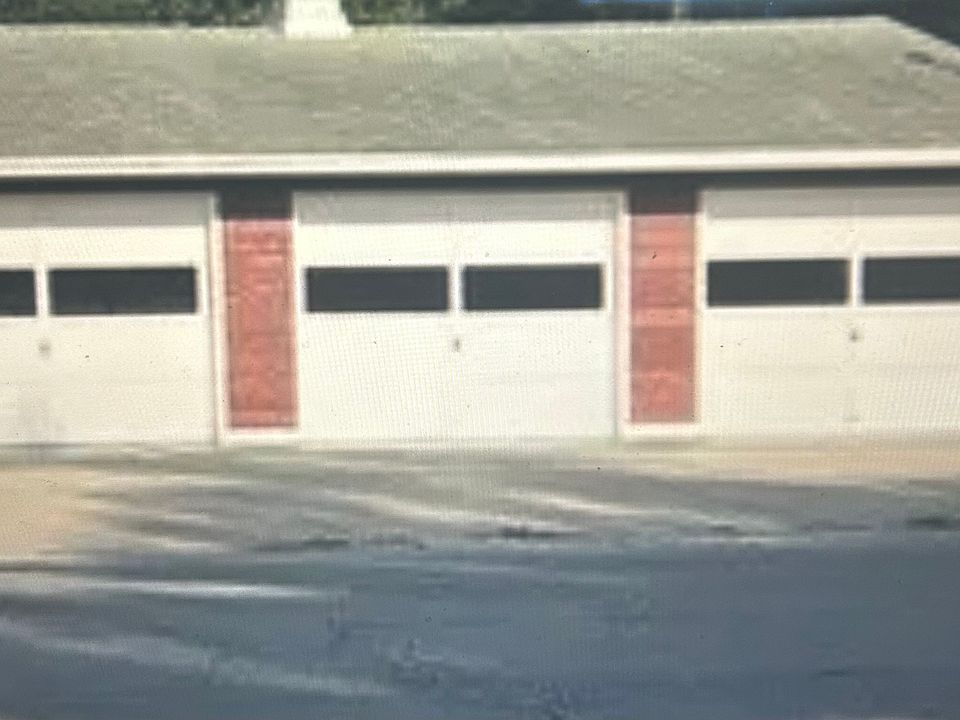 1st image of 905 3/4 W Broadway St