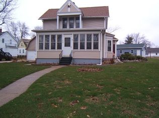 606 Riverside Dr, Fort Atkinson, WI 53538