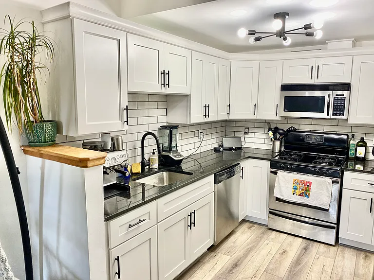 223 Florida Ave NW #1 — Photo 6