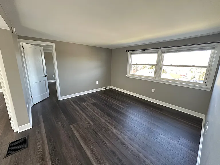 210 Hill St — Photo 13