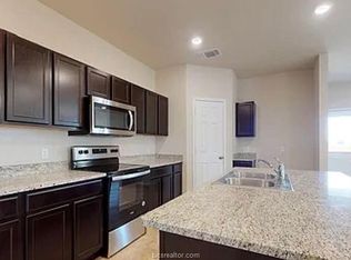 8016 Front 9 Ln, Navasota, TX 77868