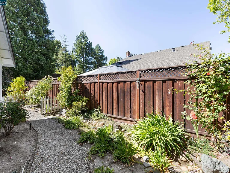 301 Domingo Ct — Photo 28