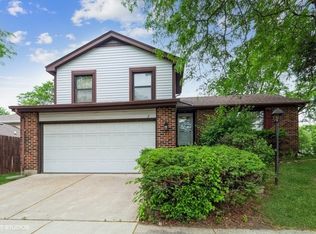 2 Plum Tree Ct, Streamwood, IL 60107