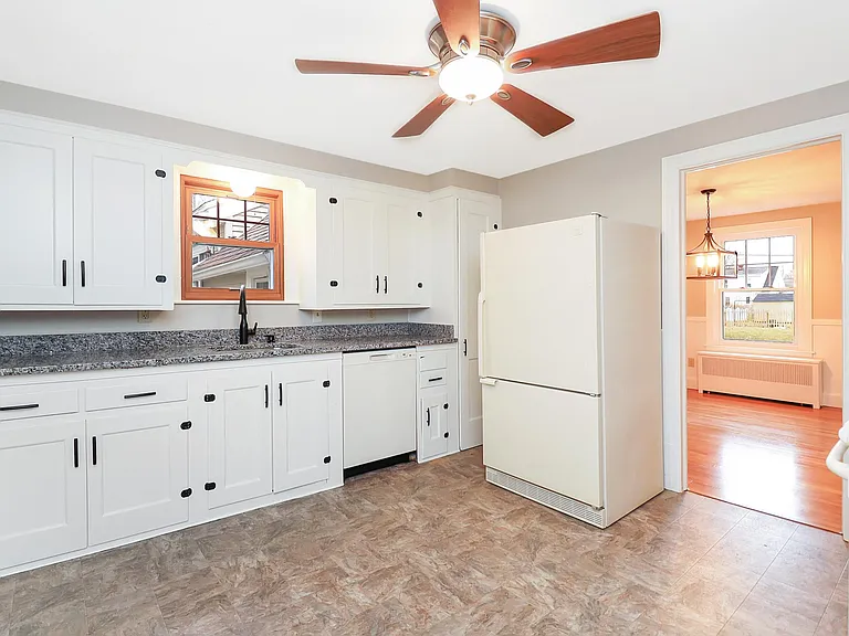 142 Elmwood Ave — Photo 11
