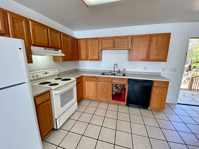 220 T F Kirkpatrick Way #D — Photo 8