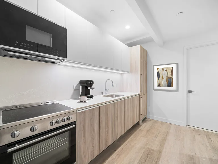 90 John St #917 — Photo 2