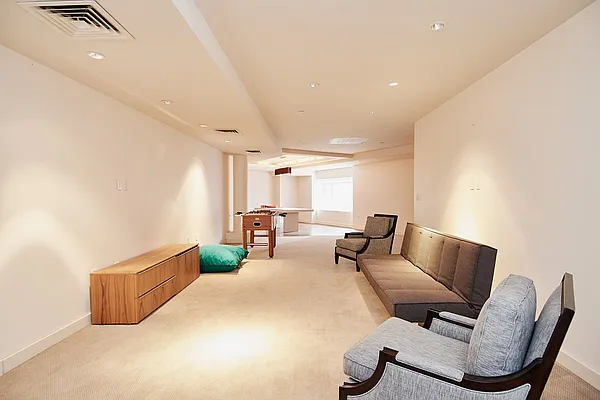 Sold by Manhattan Network Inc. | media 31