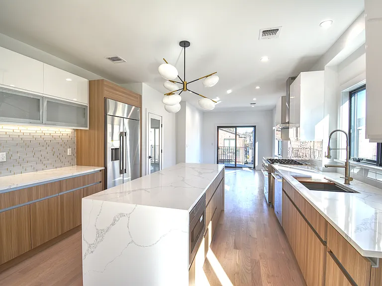 35 Henry Ave #2 — Photo 6