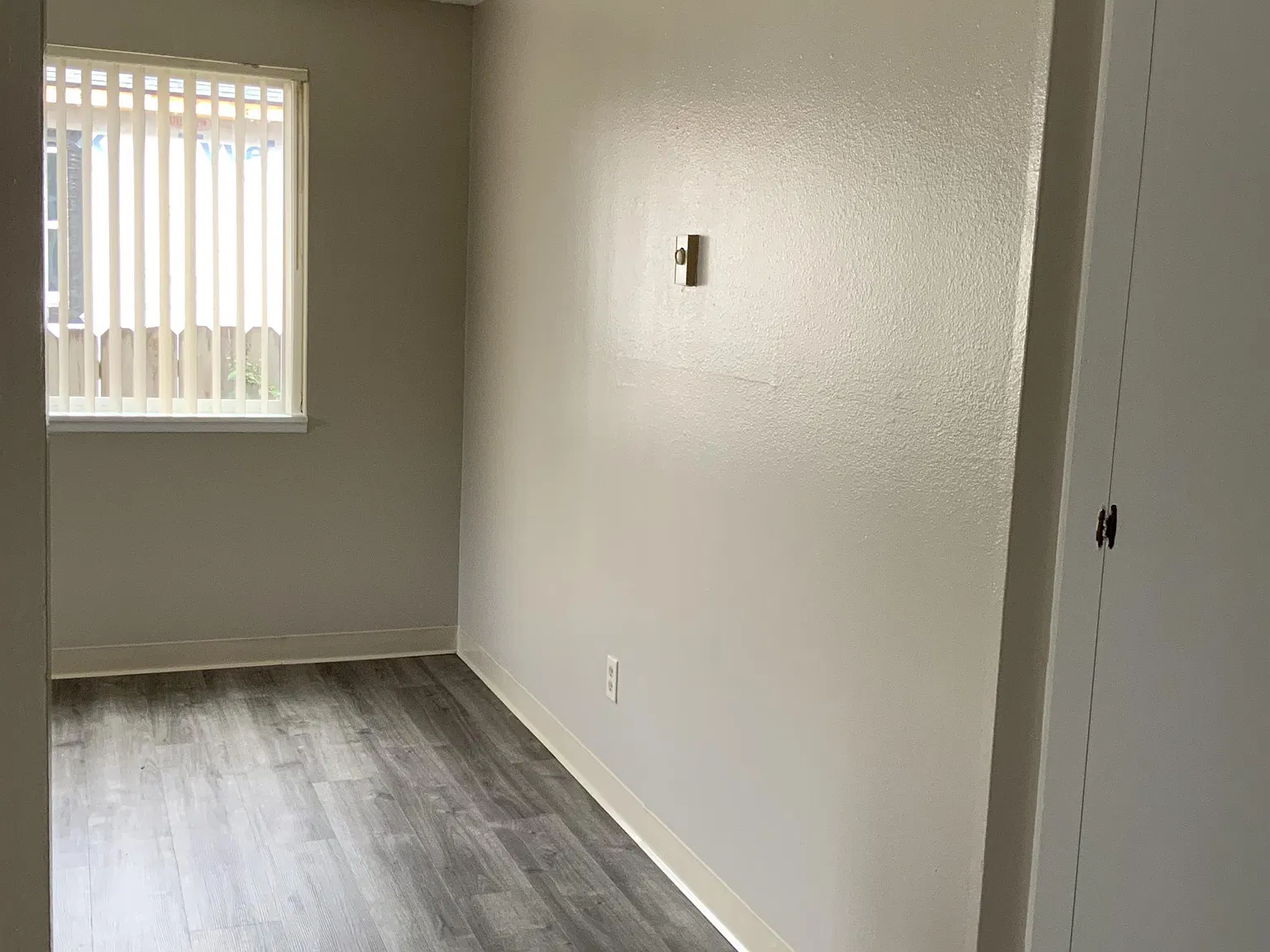 13910 SE Redwood Ave — Photo 2