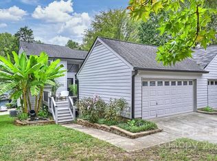 9006 Saint Croix Ln, Charlotte, NC 28277