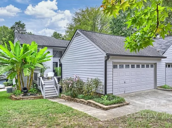 9006 Saint Croix Ln, Charlotte, NC 28277