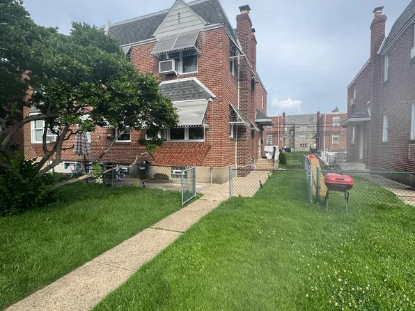 7233 Barnard St, Philadelphia, PA 19149
