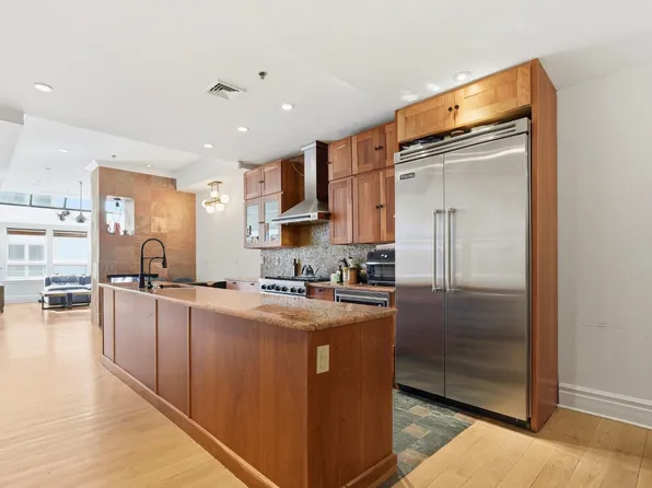 81 Montgomery Street image 1 of 24