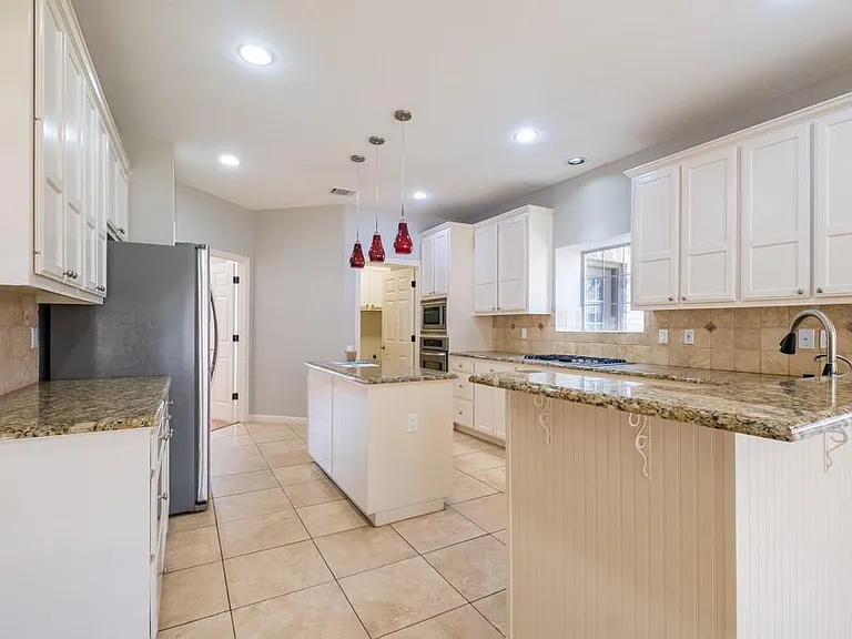 9202 Amanda Dr — Photo 11