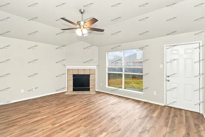 3 bed, 2.0 bath, 1351 sqft, $2,195 — Photo 4