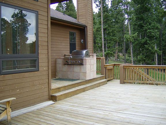 Back Deck w/Built n BBQ