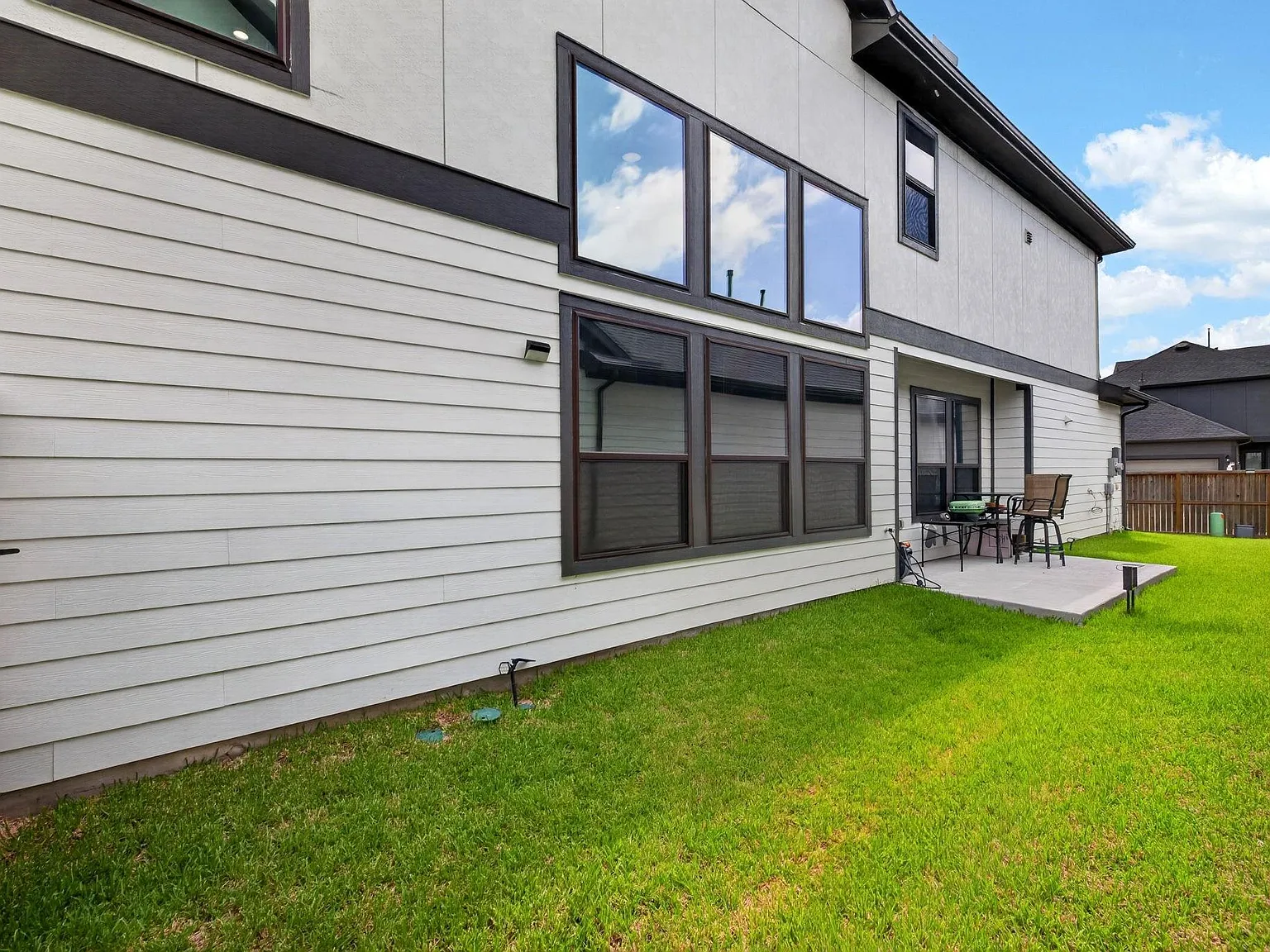 4 bed, 3.5 bath, 2501 sqft, $3,800 — Photo 4