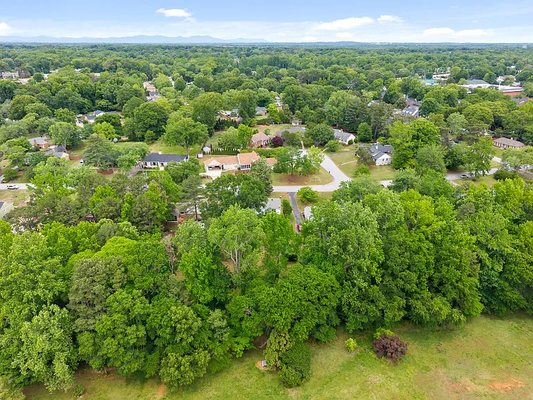 5048 Maplewood Dr — Photo 33
