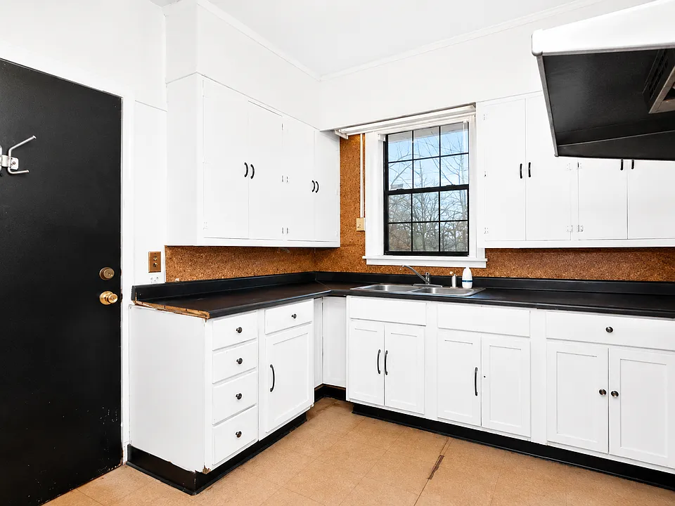 800 W 34th Ave