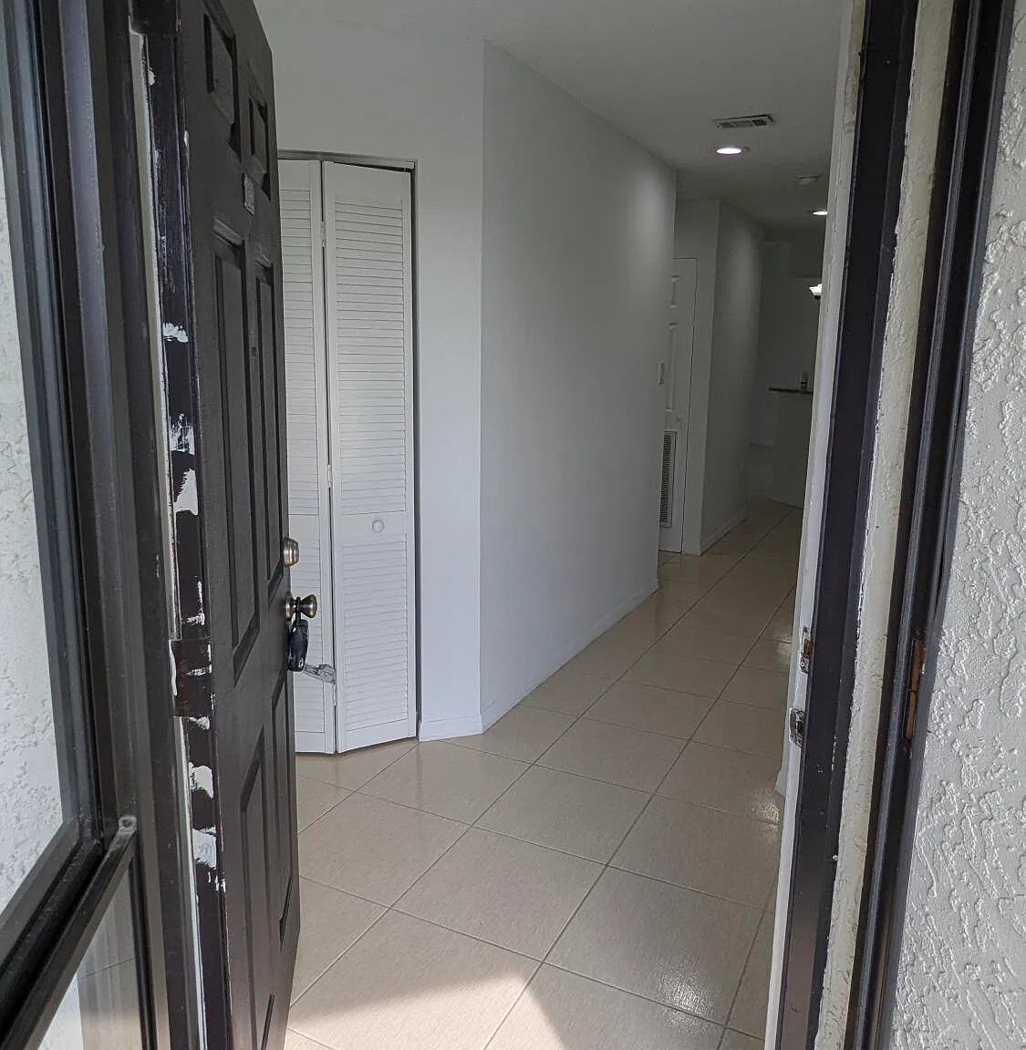 3 bed, 2.0 bath, 1049 sqft, $1,750 — Photo 2