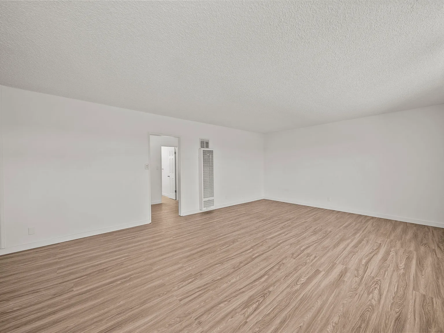 2 bed, 1.5 bath, 1000 sqft, $2,500 — Photo 4