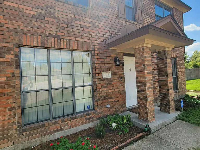 2315 Bernice Cir — Photo 3