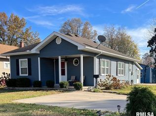 802 E Main St, Benton, IL 62812