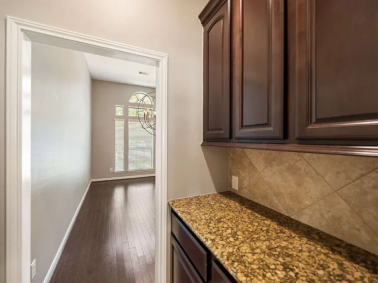 2818 Red Maple Dr — Photo 7