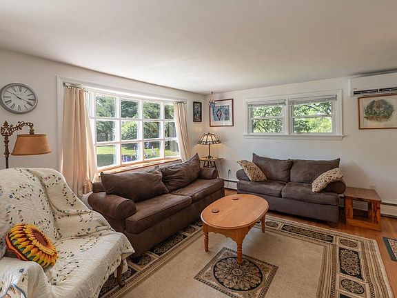 4th image of 10 Sunset Ln