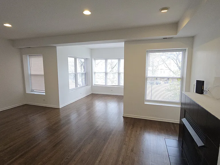 4554 S King Dr E #3-E3 — Photo 2