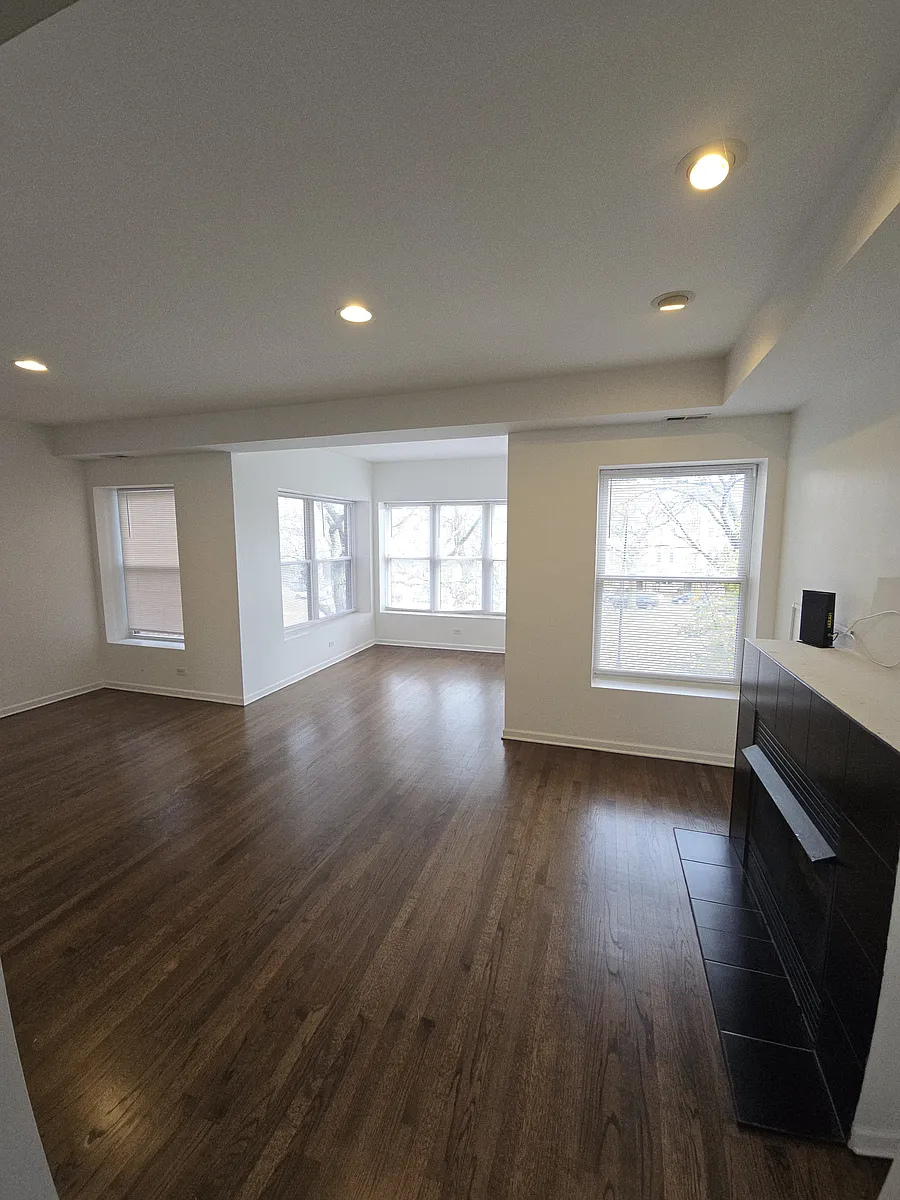 Building Photo - 4554 S King Dr E #3-E3