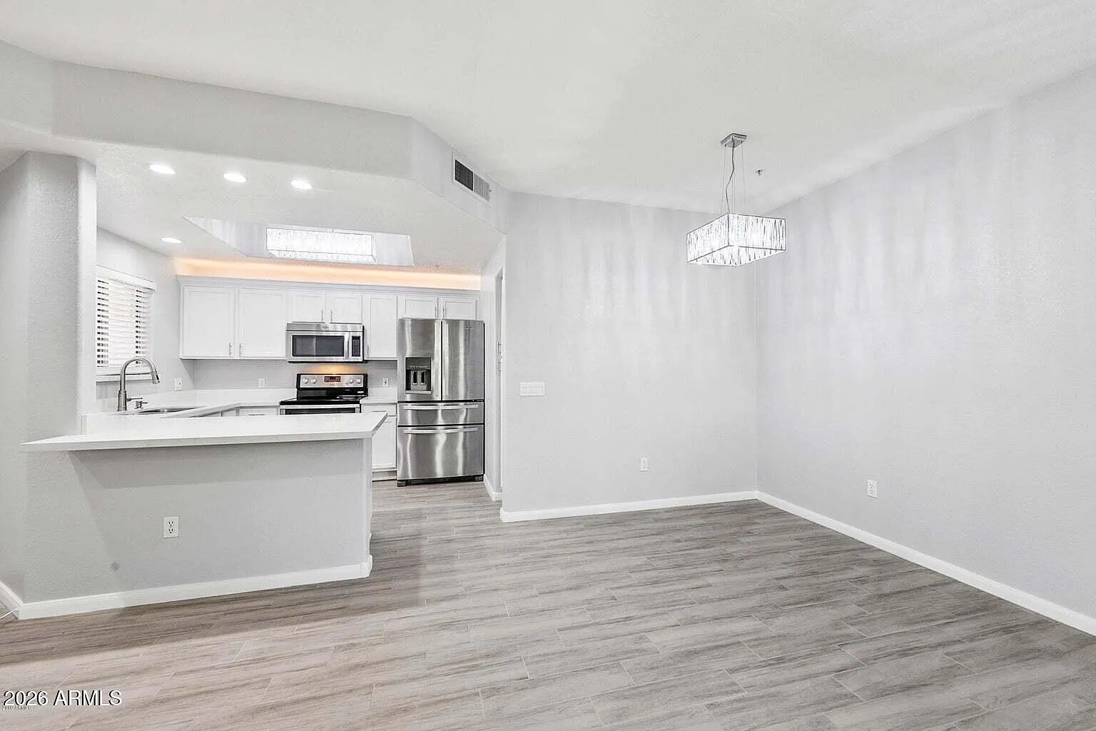 3 bed, 2.0 bath, 1319 sqft, $2,600 — Photo 4