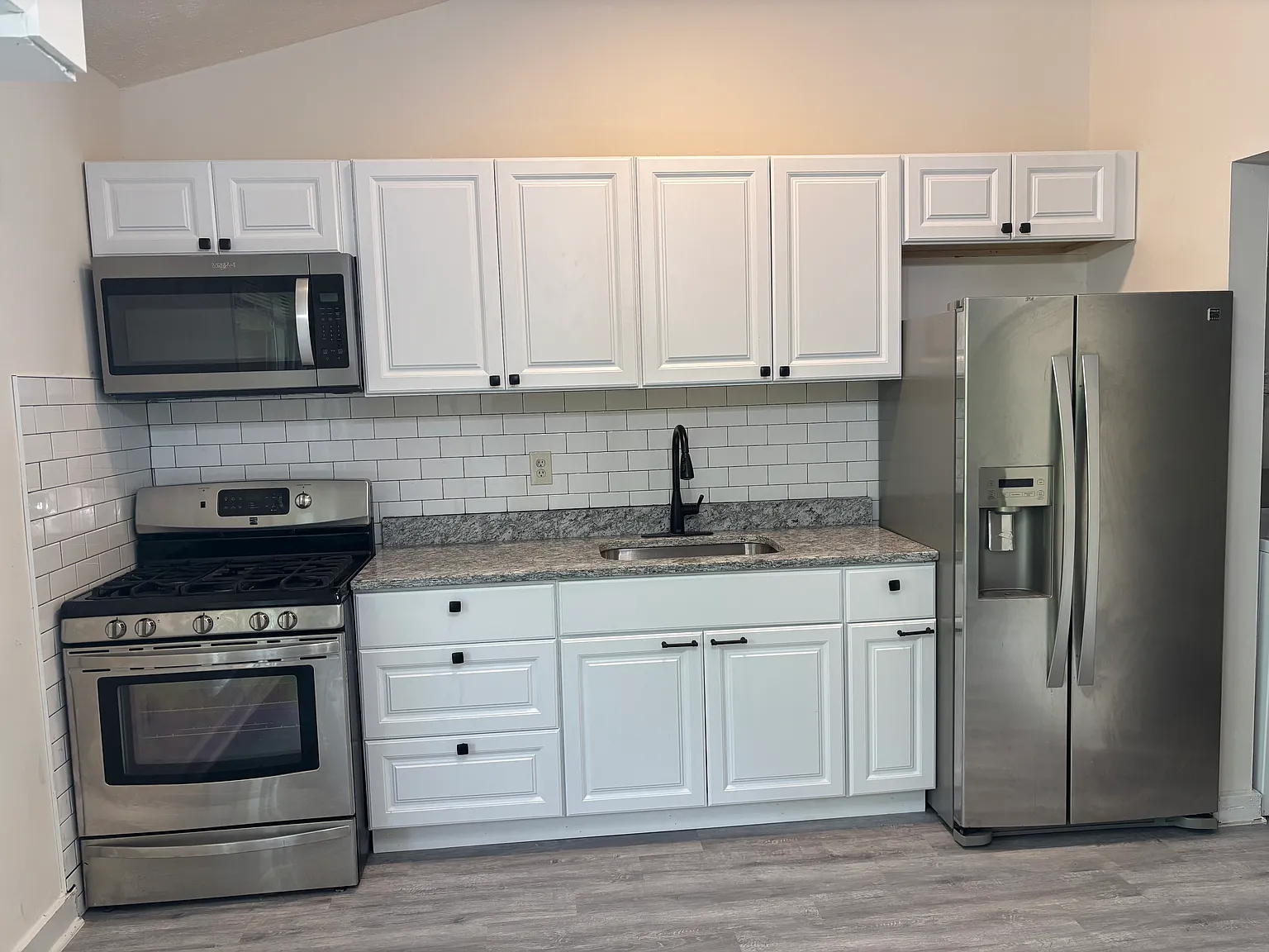 5208 Castlewood Rd — Photo 3