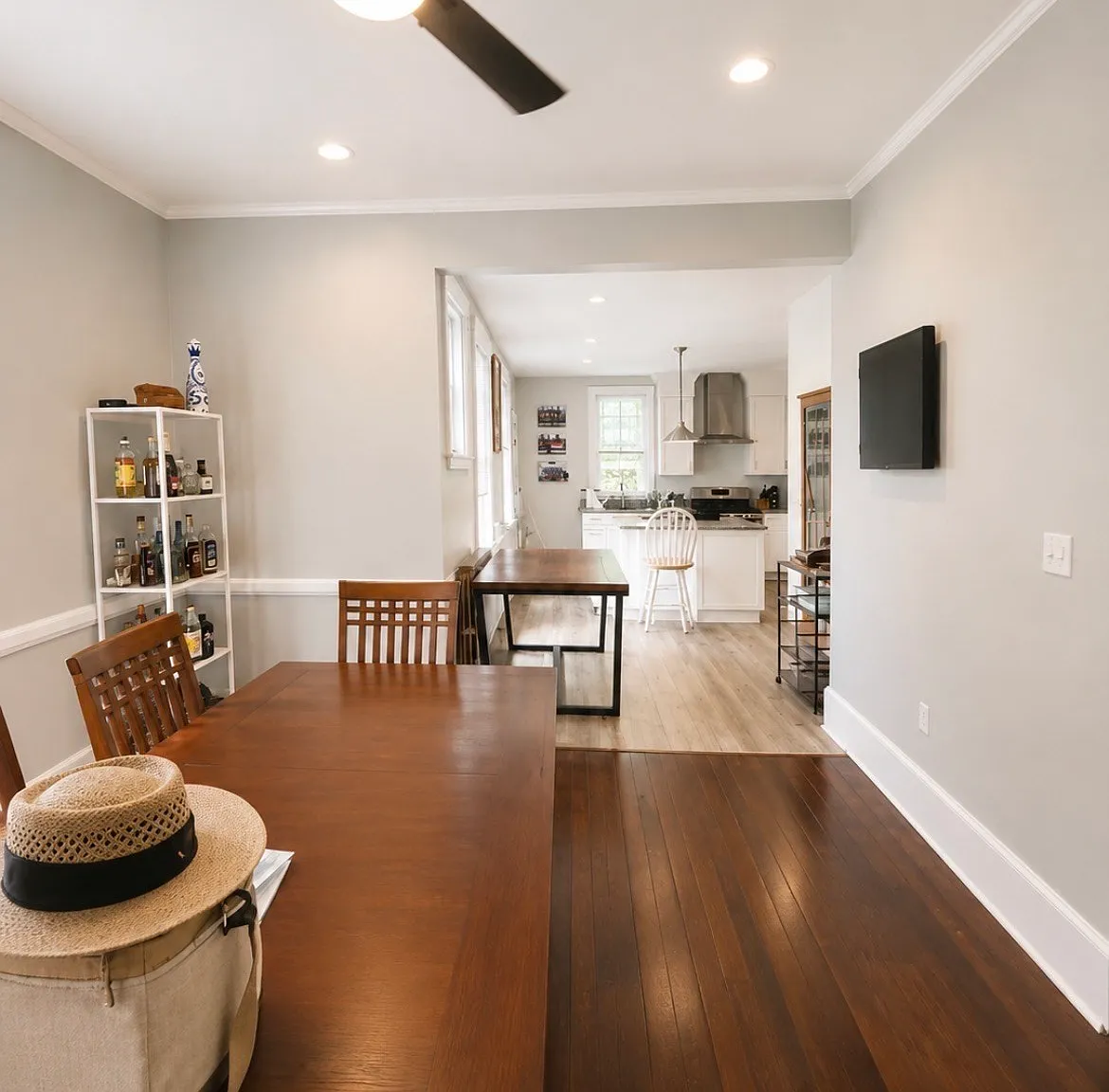 4 bed, 2.5 bath, 2500 sqft, $4,600 — Photo 3