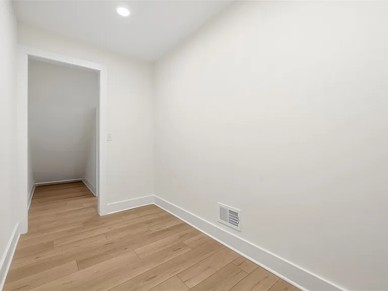 1361 Hawthorne St — Photo 31