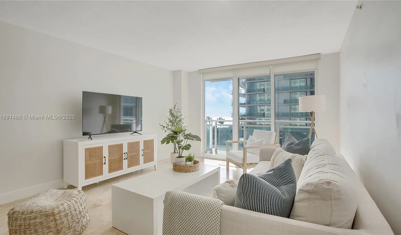 2 bed, 1218 sqft, $5,600 — Photo 3