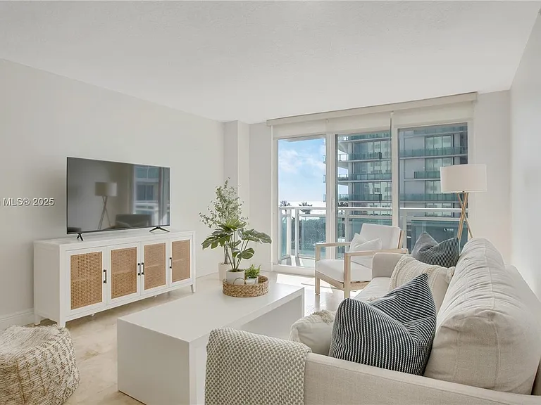6917 Collins Ave #705 — Photo 3