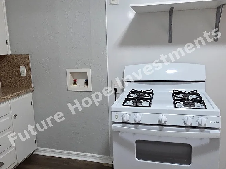 1308 SW 38th St — Photo 12