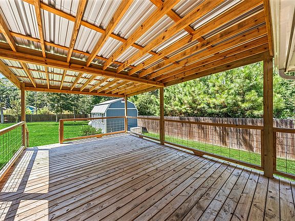 4th image of 15843 Oak Dr