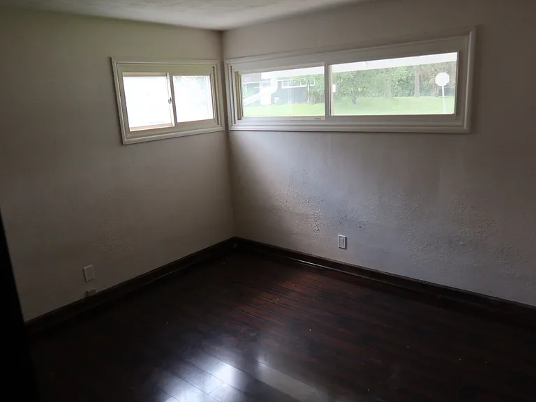 1637 Hanover St — Photo 11