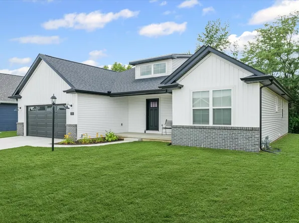 705 Cole Ln, Mahomet, IL 61853