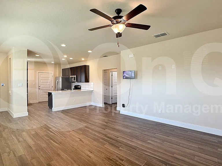 257 James Caird Dr — Photo 6