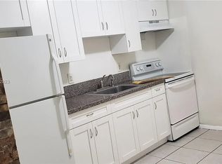 907 NE 7th St #3, Hallandale, FL 33009