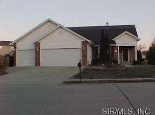 2710 Hunters Crossing Dr, Edwardsville, IL 62025