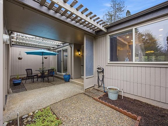 3rd image of 6510 Huntington Cir SE
