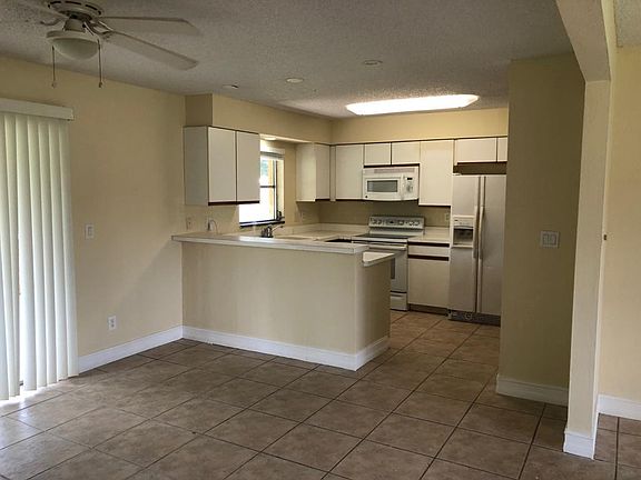 5th image of 916 SE 21st St